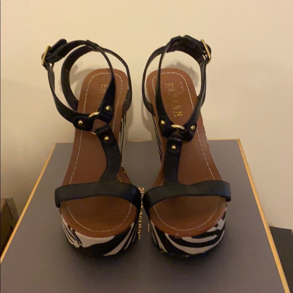 Black wedges
